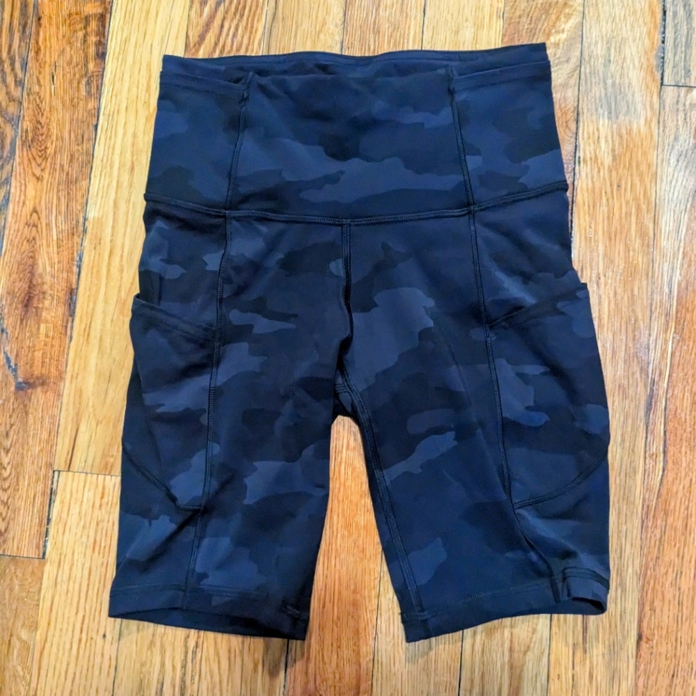 Sz 2 camo deep coal gray Lululemon fast and free shorts 8"